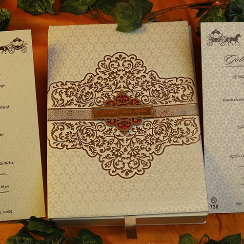 How to Pick the Right Wedding Invitation