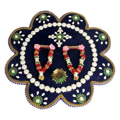 Aarthi plate designed velvet with stone.