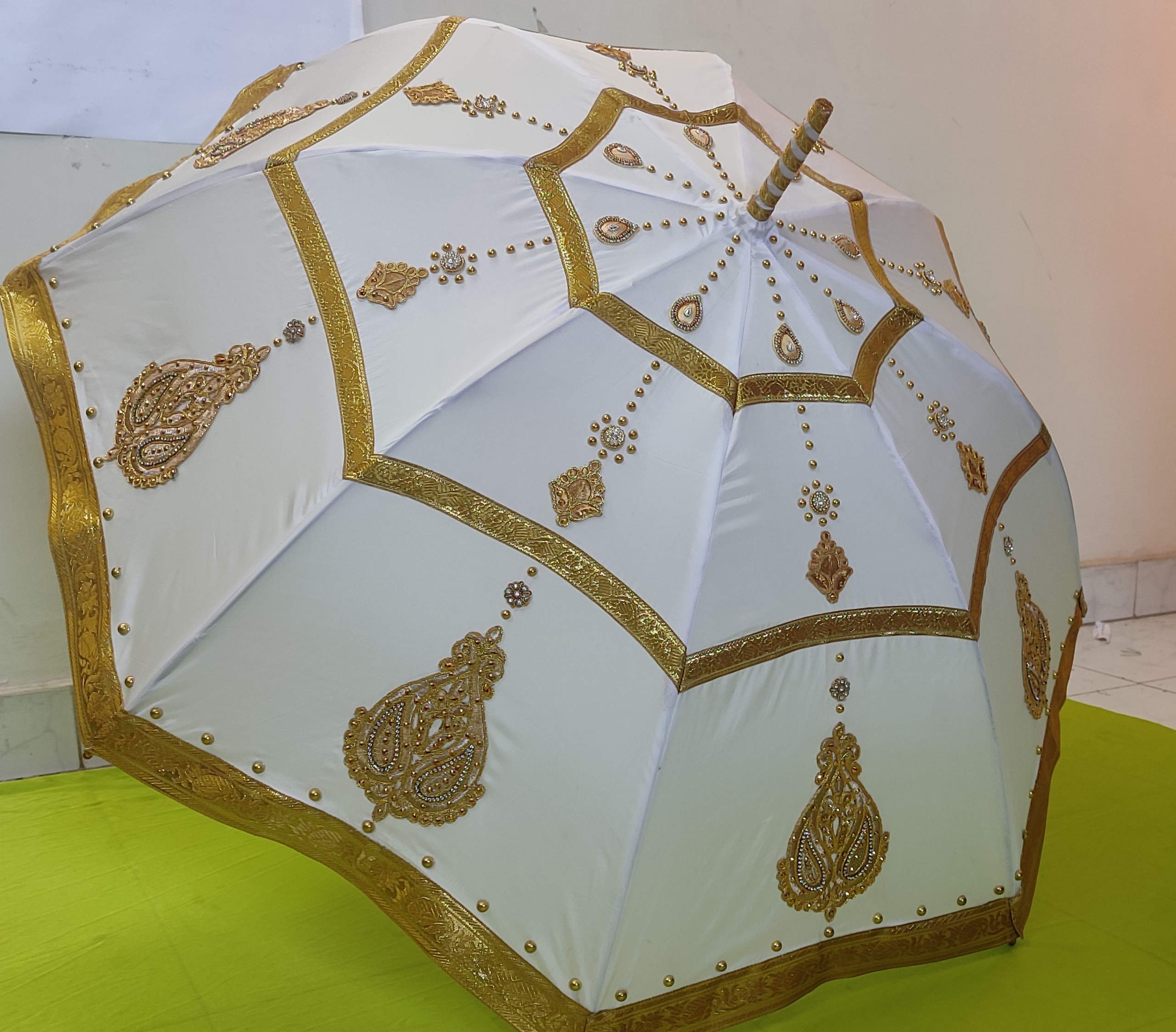 bridal-white-wedding-umbrella